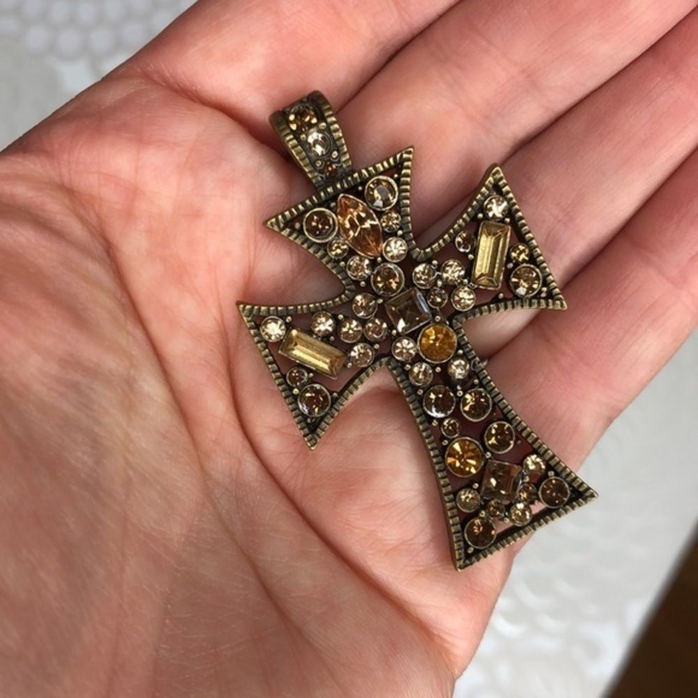 Cross Rhinestone Pendant - Picture 4 of 6